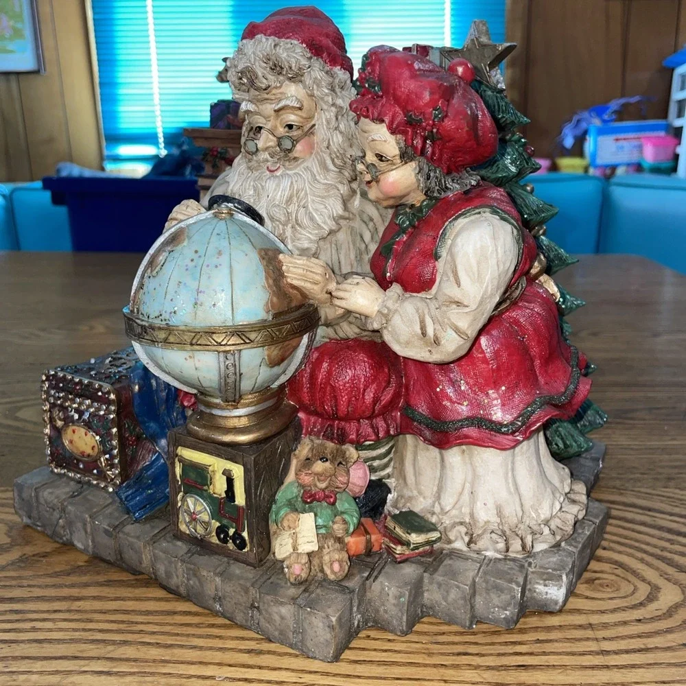 CEDAR CREEK COLLECTION MR & MRS SANTA‎ CLAUS WITH GLOBE ANTIQUE FIGURINE